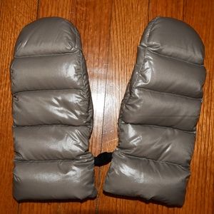NWOT Aritzia Super Puff Mittens Hi-Gloss